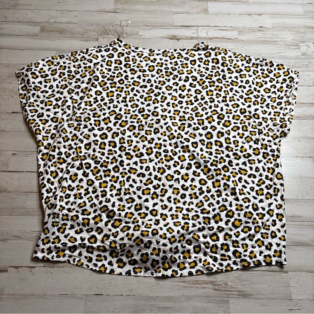 E. Luna Woman's Short Sleeve Tie Knot Hem Tunic Top Leopard Plus 2X - Picture 7 of 13